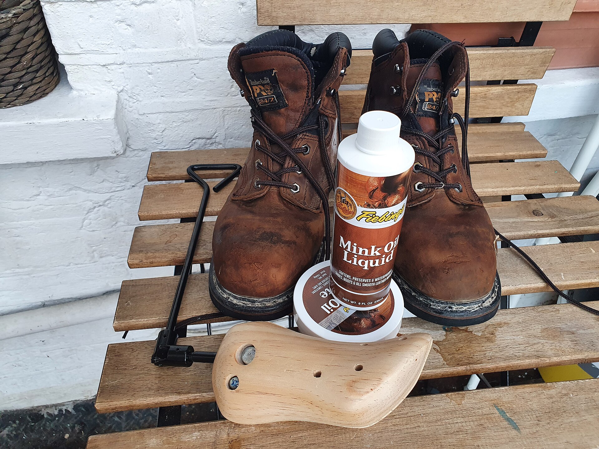Leather Conditioning: When, Why and How Much